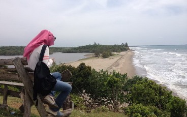 Menyambangi Danau Gedang di Tepi Pantai Padang Betuah 